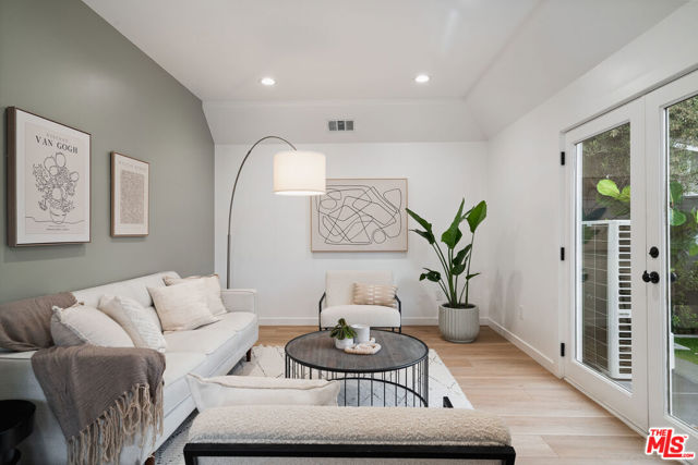 3326 La Clede Avenue, Los Angeles CA: https://media.crmls.org/mediaz/54eccb3d-40bf-402d-8306-d5b0153f176d.jpg