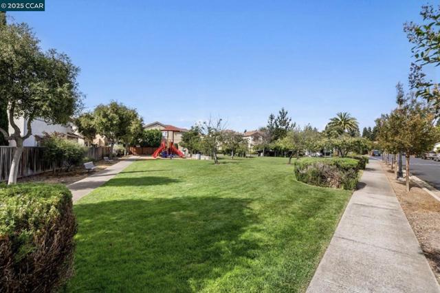 343 Accolade Drive, San Leandro CA: https://media.crmls.org/mediaz/54ece837-90ec-4fa0-8f62-15ff76dfb004.jpg