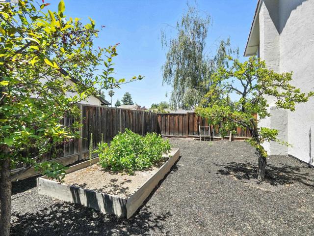 2858 Superior Dr, Livermore CA: https://media.crmls.org/mediaz/54ecea6e-36ee-45e9-8341-643afaf9abd3.jpg
