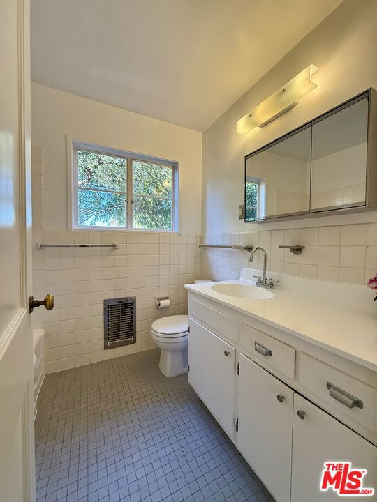 5205 Village, Los Angeles CA: https://media.crmls.org/mediaz/54ed7526-fe4b-4159-8f24-a7bc2c0744d8.jpg