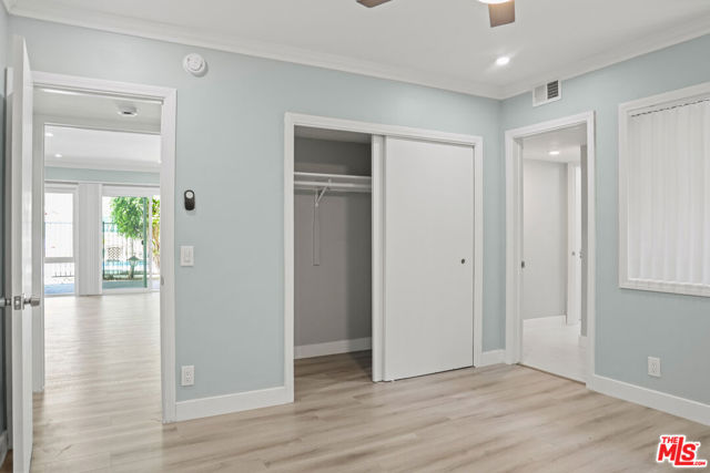 11860 Chandler Boulevard, Valley Village CA: https://media.crmls.org/mediaz/54ee68b9-4467-442d-94c0-6151f3cbbe29.jpg