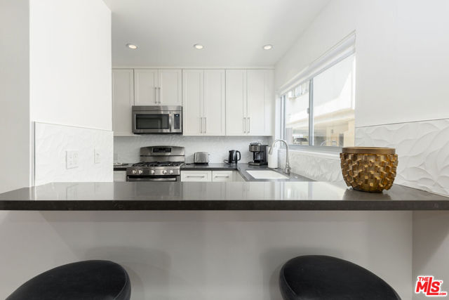 8917 W Cynthia Street, West Hollywood CA: https://media.crmls.org/mediaz/54ee8190-d3d3-4d13-b8ae-423b20c7eaee.jpg