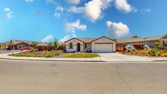 677 Sacramento Way, Hollister CA: https://media.crmls.org/mediaz/54ee9861-eb96-470a-9f6c-8c5ecc3df1c1.jpg