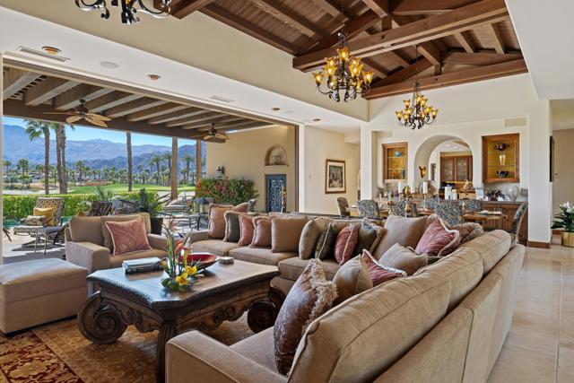 80675 Via Portofino, La Quinta CA: https://media.crmls.org/mediaz/54ef92ba-6c02-4b58-bbb4-e860a0698fc5.jpg