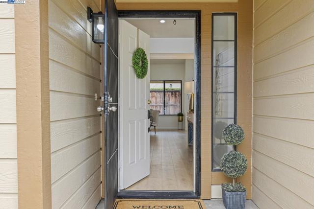 1023 Snowgoose Ln, Manteca CA: https://media.crmls.org/mediaz/54ef9d0a-6958-46a5-9c1a-009f14fa62f0.jpg