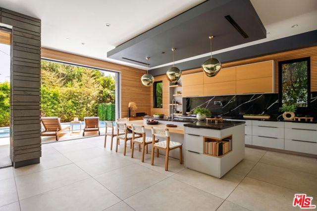 816 N Stanley Avenue, Los Angeles CA: https://media.crmls.org/mediaz/54efc2b4-bcc4-469d-80af-d85348461a62.jpg