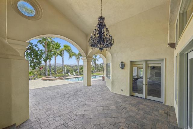 431 Flores de Oro, Rancho Santa Fe CA: https://media.crmls.org/mediaz/54f03270-323e-4015-8b11-cc201e357ef7.jpg