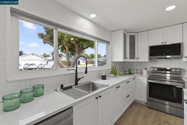 13608 Doolittle, San Leandro CA: https://media.crmls.org/mediaz/54f04a9c-7b7e-44ef-8a0b-264c751b728a.jpg