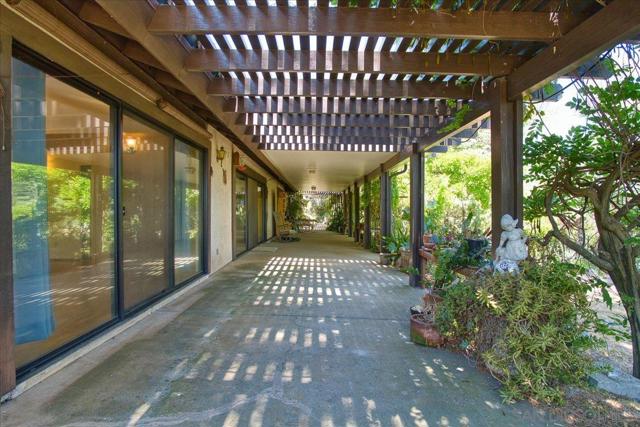 24903 Oakana Rd, Ramona CA: https://media.crmls.org/mediaz/54f0ac15-ef46-4a81-95c9-f39afc3b3815.jpg