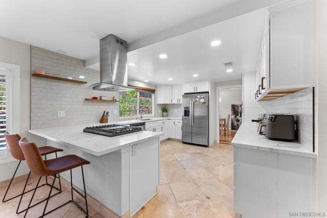 925 Moody Dr, Escondido CA: https://media.crmls.org/mediaz/54f0d468-03d8-4bba-bd00-d20fece8d2c1.jpg