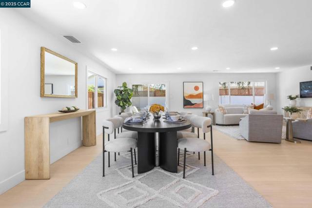 4650 Regina Ln, Concord CA: https://media.crmls.org/mediaz/54f10061-6949-4615-b131-39d56ce3b12f.jpg