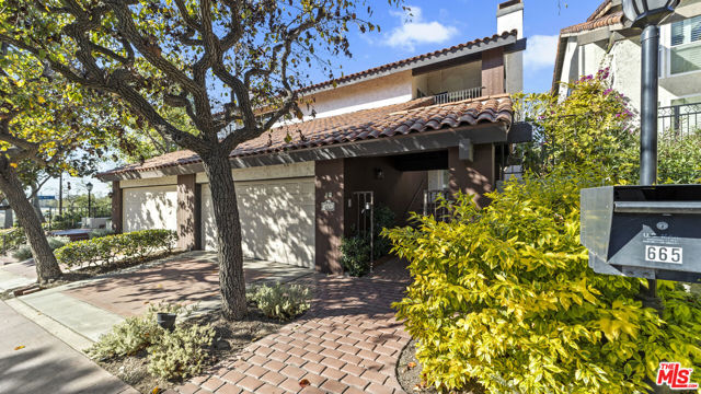 663 W Terrylynn Place, Long Beach CA: https://media.crmls.org/mediaz/54f14ca3-ba8b-4649-abe9-e5c3a6de5223.jpg