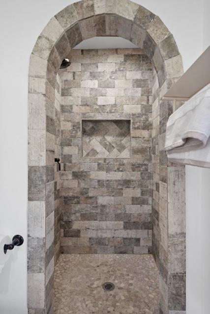 1250 Hauser Boulevard, Los Angeles CA: https://media.crmls.org/mediaz/54f16442-5c84-444d-8a8e-adb356c39b74.jpg