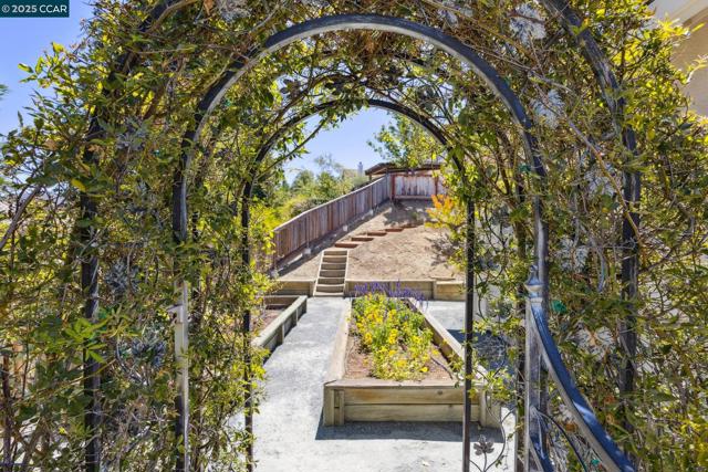 109 Forest Hill, Clayton CA: https://media.crmls.org/mediaz/54f17655-2030-4cf1-a11e-c588c71cbfcc.jpg