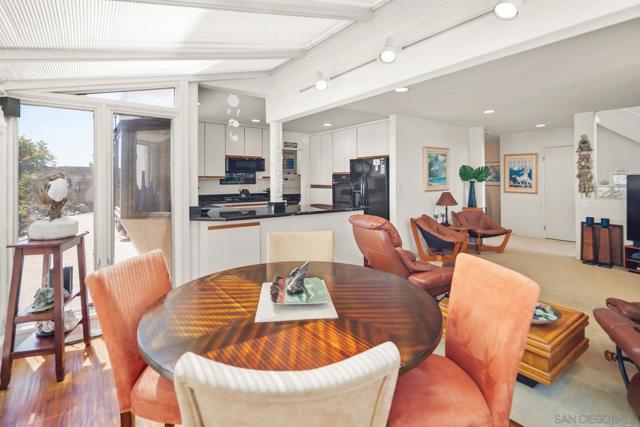 54 Half Moon Bend, Coronado CA: https://media.crmls.org/mediaz/54f179af-9816-4366-812c-58277ee522f7.jpg