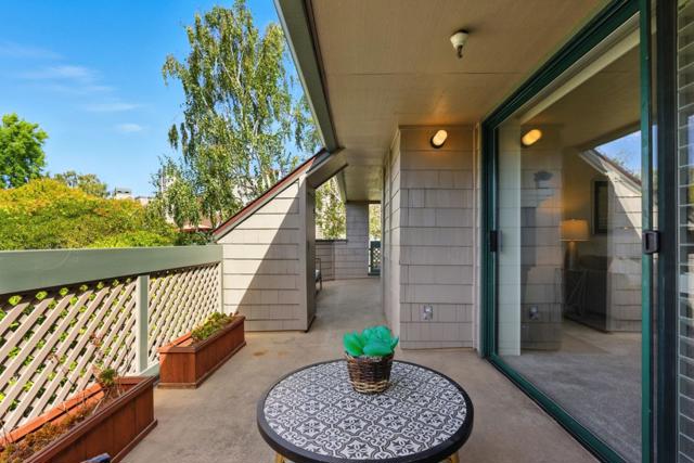 24 Pelican Lane, Redwood City CA: https://media.crmls.org/mediaz/54f1d06c-6bab-49cd-abaf-2a1b92347ea5.jpg