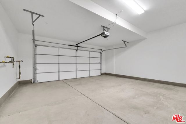 4102 S Limecrest Paseo, Ontario CA: https://media.crmls.org/mediaz/54f1e263-3caa-4bb5-942e-980653c2967b.jpg