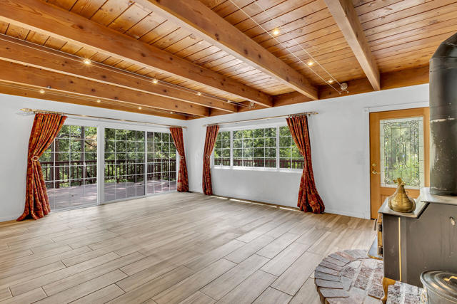 53200 Forest Lake Drive, Idyllwild CA: https://media.crmls.org/mediaz/54f1e89a-a722-4196-90a1-50e3e27f59ae.jpg