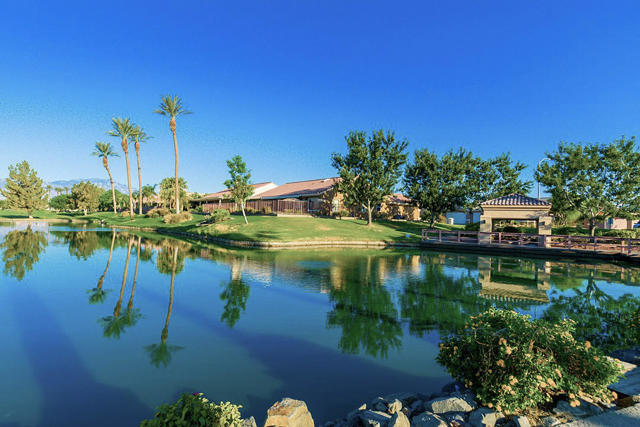 35232 Moorbrook Road, Palm Desert CA: https://media.crmls.org/mediaz/54f22e56-9a14-4961-aa7f-ce2c9b07c52f.jpg