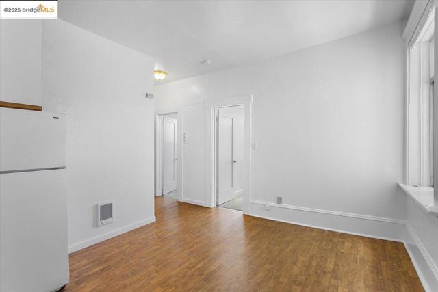 498 25th Street, Oakland CA: https://media.crmls.org/mediaz/54f24bd1-13a8-45d0-be30-e2c02affe046.jpg