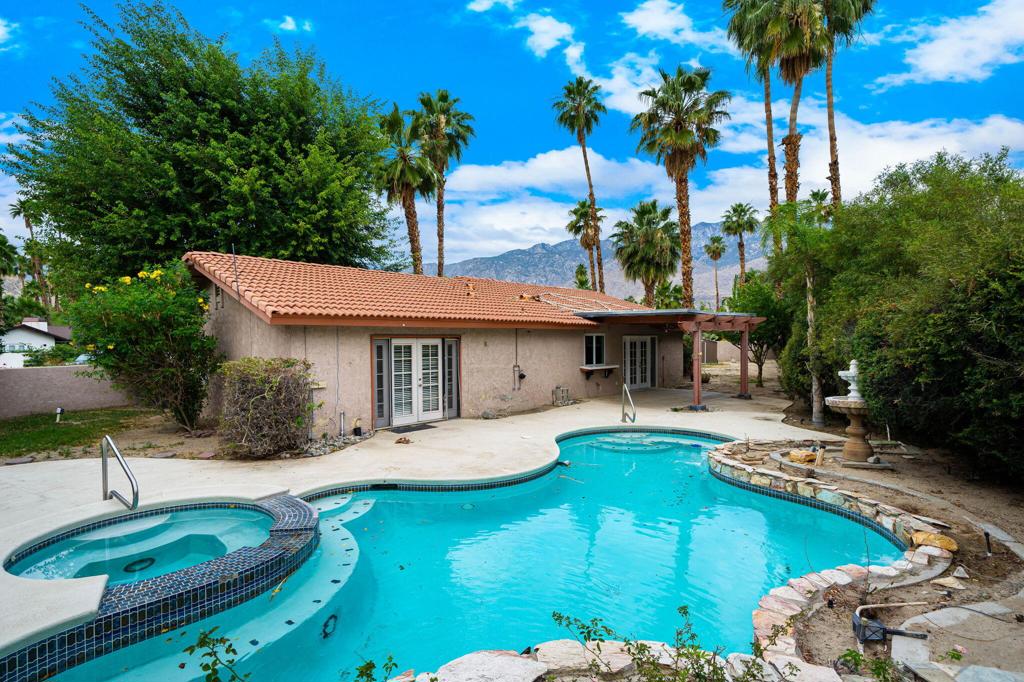 3174 E Cajon Circle