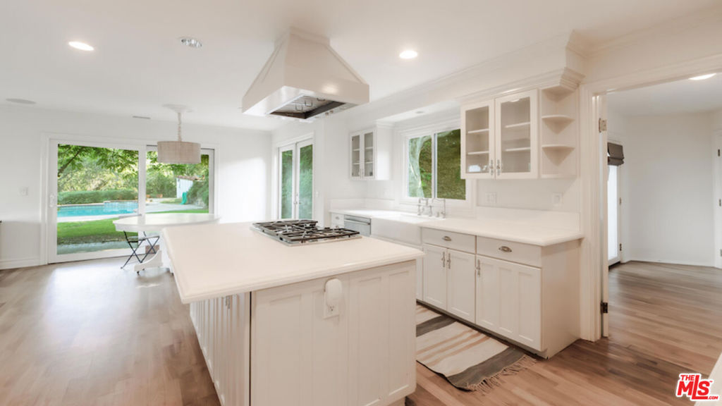 10900 Terryview DriveStudio City img 17