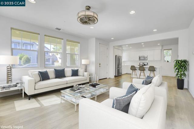 330 Pacifica Dr, Brentwood CA: https://media.crmls.org/mediaz/54f33b82-f3ae-4435-a37c-24b384b6855e.jpg