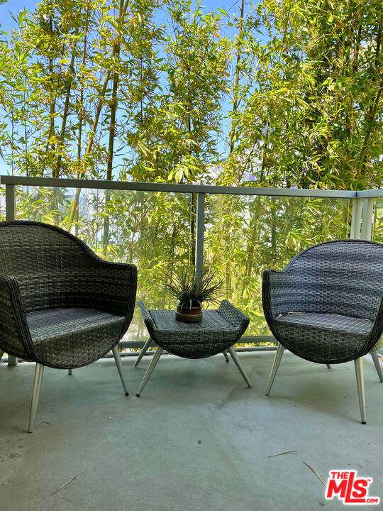 4140 Glencoe Avenue, Marina del Rey CA: https://media.crmls.org/mediaz/54f35f96-efad-48d5-bdfe-bb1d4a59cfa4.jpg