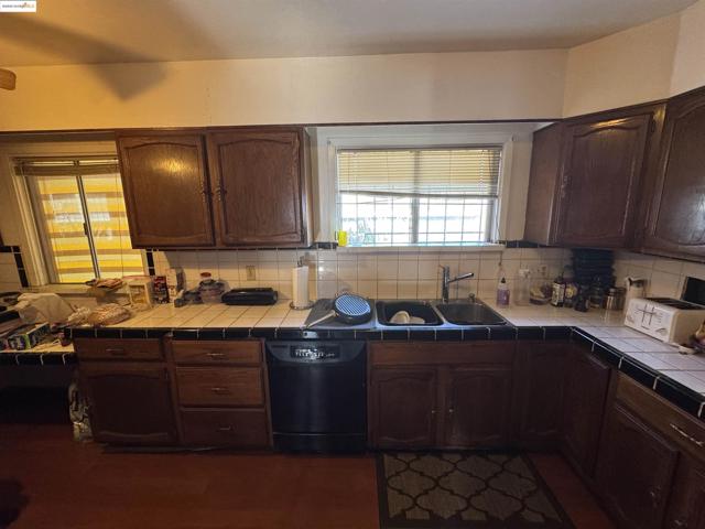 1953 102nd Ave, Oakland CA: https://media.crmls.org/mediaz/54f4348e-0dd9-4dca-b6e6-2eeee13399cf.jpg