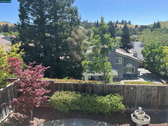 600 Bourne Ct, Danville CA: https://media.crmls.org/mediaz/54f58c13-1910-4066-83a6-1ebed86b305e.jpg