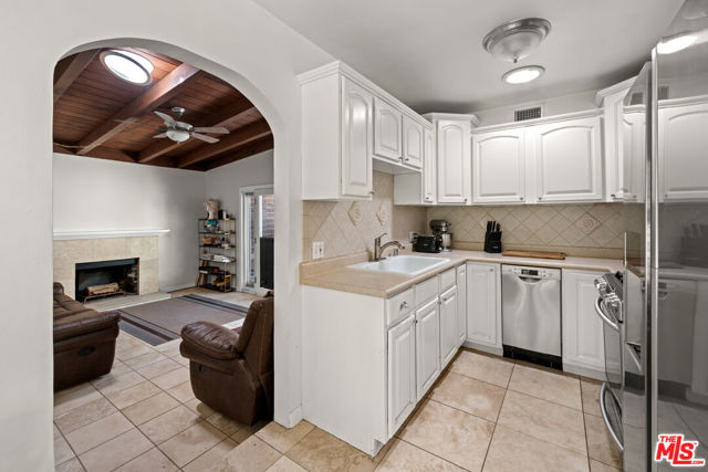 2621 Voorhees Avenue, Redondo Beach, California 90278, 3 Bedrooms Bedrooms, ,2 BathroomsBathrooms,Residential,Sold,Voorhees,25523045