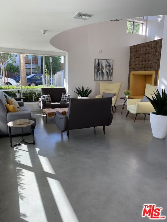 4140 Glencoe Avenue, Marina del Rey CA: https://media.crmls.org/mediaz/54f6852a-343b-4c74-bfc7-9e5ffb09079f.jpg