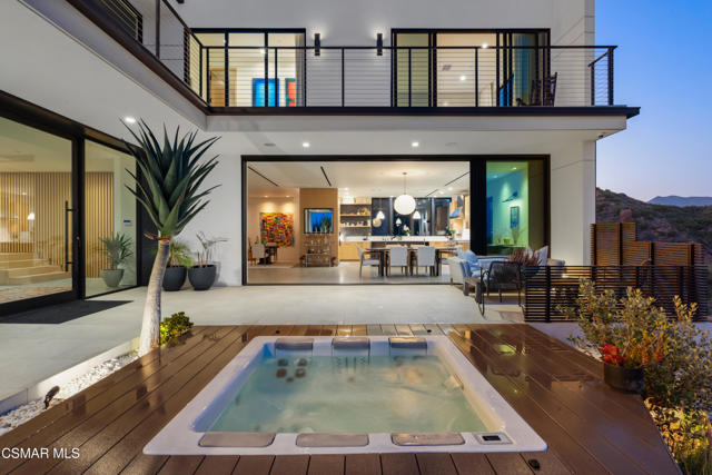 33433 Decker School Road, Malibu CA: https://media.crmls.org/mediaz/54f833e7-346f-43fd-b872-2f33cc9e4883.jpg