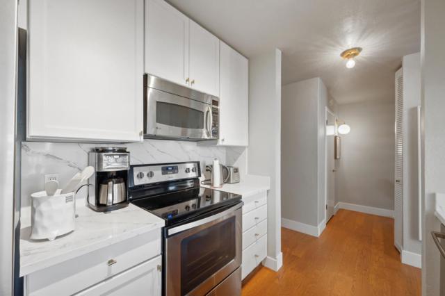 2101 Shoreline Drive, Alameda CA: https://media.crmls.org/mediaz/54f837e7-604b-4b2f-a027-c47758a4e833.jpg