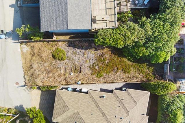 0 Sea Cliff Court, Montara CA: https://media.crmls.org/mediaz/54f8d3cc-80db-455e-9e68-f1b8d2985c63.jpg