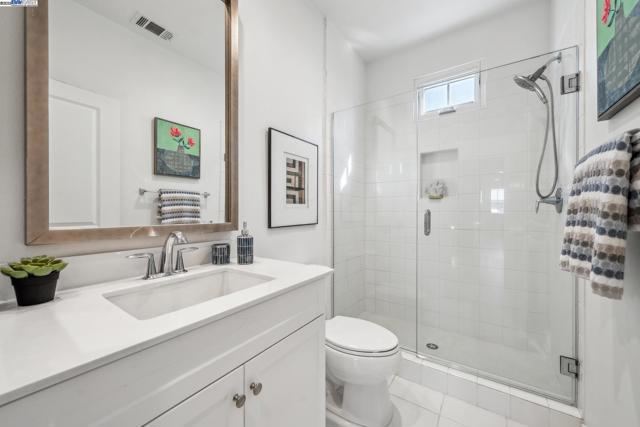2110 Clement Ave, Alameda CA: https://media.crmls.org/mediaz/54f8f7fe-8606-4d25-a92a-bea0dfc7565b.jpg