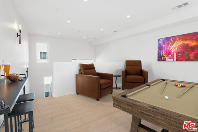 11220 Victory Boulevard, North Hollywood CA: https://media.crmls.org/mediaz/54f92b45-fac5-45a6-ac5b-490d28e04ba0.jpg