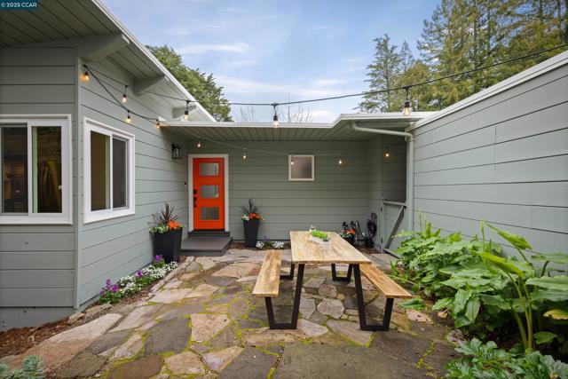 Image 3 of 39 For 256 Fairlawn Dr