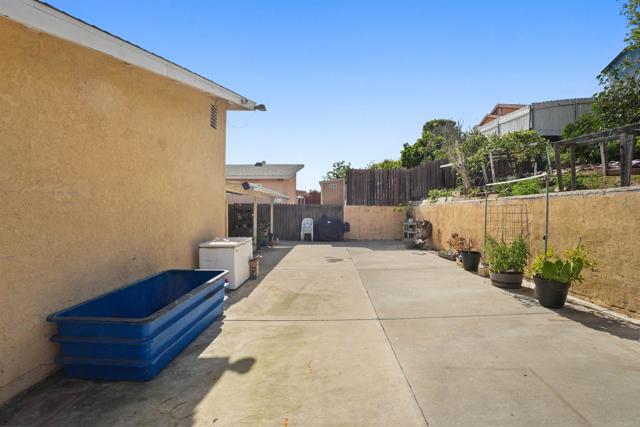 Detail Gallery Image 14 of 33 For 5088 Elkhart St, San Diego,  CA 92105 - 3 Beds | 2 Baths