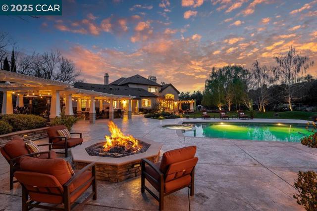 21 Meadow Lake Dr, Danville CA: https://media.crmls.org/mediaz/54fa0dde-5275-42d9-91dc-85f23d3267d9.jpg