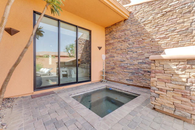 50050 Camino Privado, La Quinta CA: https://media.crmls.org/mediaz/54fa3ffe-1c55-483a-a902-285f5c27428b.jpg
