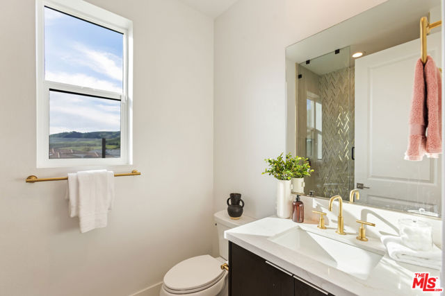 20668 W Hummingbird Court, Porter Ranch CA: https://media.crmls.org/mediaz/54faae05-63eb-48e4-ad18-44b66e67b4f7.jpg