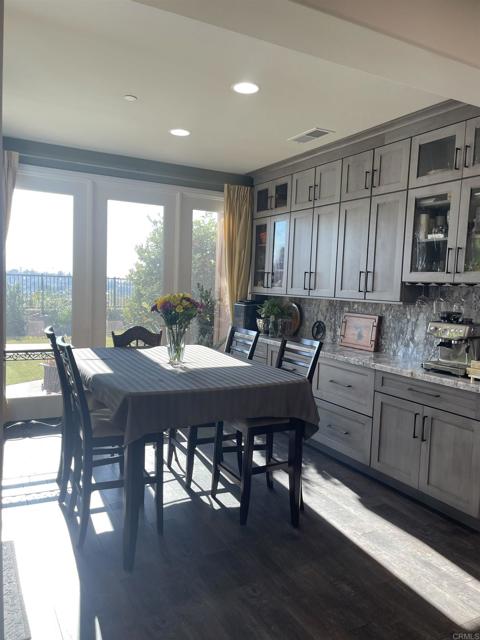 438 Cota Lane, Vista CA: https://media.crmls.org/mediaz/54fb123e-bc49-49fd-9c6b-43cc596c7b25.jpg