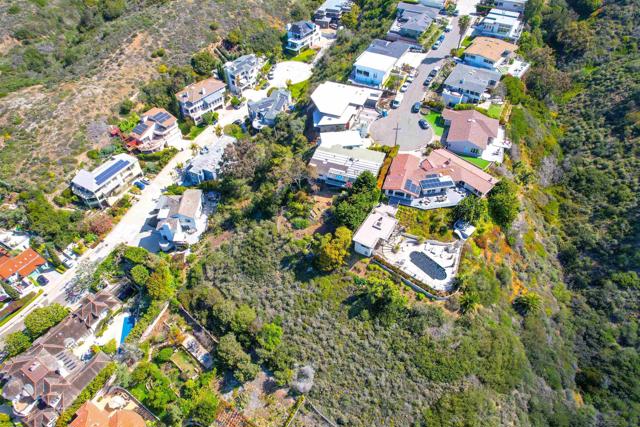 5995 La Jolla Corona Dr., La Jolla CA: https://media.crmls.org/mediaz/54fbf795-272c-4d7c-a74a-1c299ca38cec.jpg