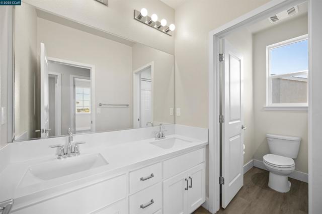 5541 Promontory Way, Antioch CA: https://media.crmls.org/mediaz/54fc1be0-e51d-462e-bfa0-a10a5a690d03.jpg