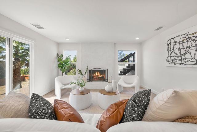 Detail Gallery Image 7 of 44 For 1711 Alhudson Dr, Escondido,  CA 92029 - 4 Beds | 2/1 Baths