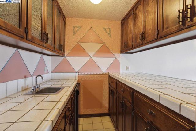 26937 Hayward Blvd, Hayward CA: https://media.crmls.org/mediaz/54fca2c9-bfa5-4c61-a3ba-07f6fadef2b4.jpg