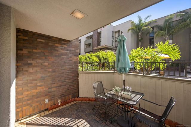 750 State St, San Diego CA: https://media.crmls.org/mediaz/54fcee53-a8fd-4a92-bf7e-720c8e453271.jpg