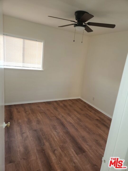 3305 W 21st Street, Los Angeles CA: https://media.crmls.org/mediaz/54fd73d6-ceb0-45cd-945e-3ca4183f4f14.jpg