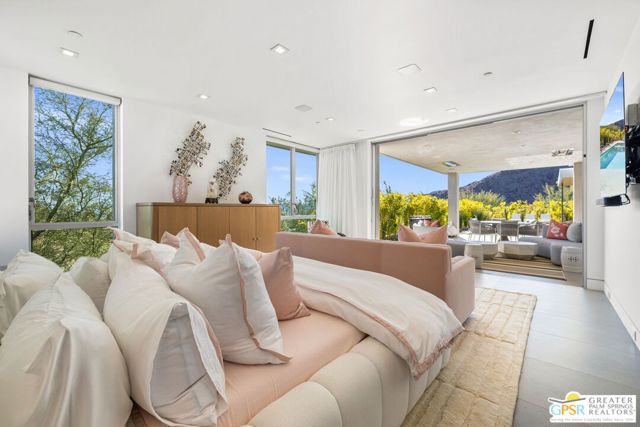 2381 Vista Palizada Drive, Palm Springs CA: https://media.crmls.org/mediaz/54fe0f56-d746-4dbd-888e-3b1daefcb619.jpg